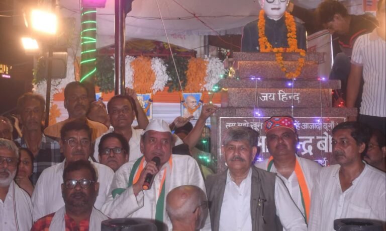 कानपुर में कांग्रेस ने मध्यरात्रि झंडारोहण कर मनाया स्वतंत्रता दिवस