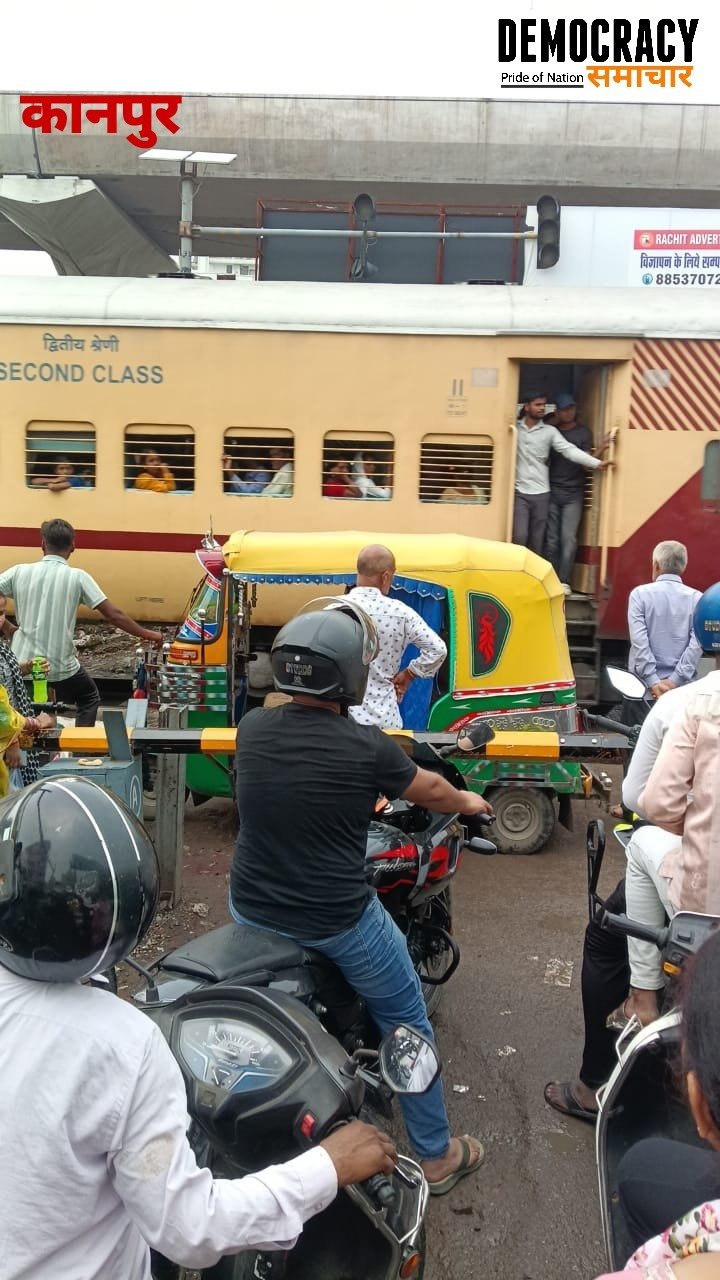 कानपुर : पुलिस की नाक के नीचे ऑटो और ई रिक्शा चालकों की अराजकता, राहगीरों के साथ-साथ ट्रेन के आवागवन में बने रोड़ा